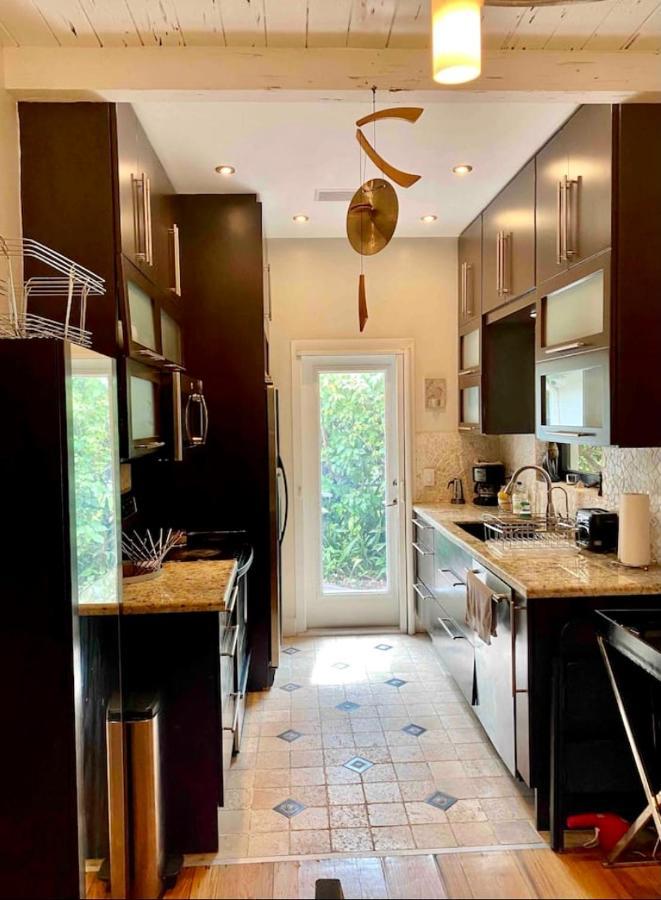Ferienhaus Entire Private Beautiful 2 Bedroom Den House With Gated Front&back Yard And Free Parking 10min Drive To Miami