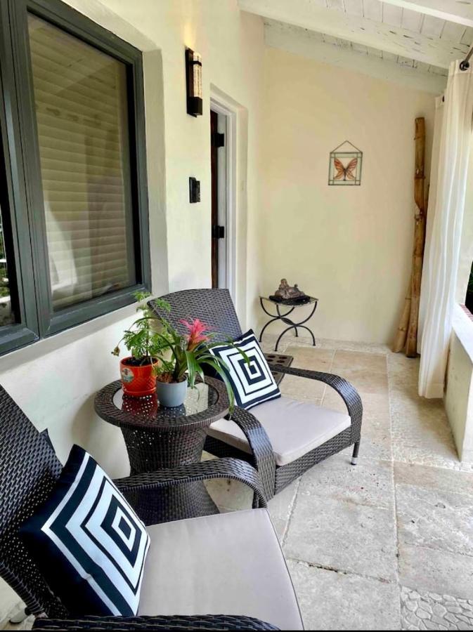 Entire Private Beautiful 2 Bedroom Den House With Gated Front&back Yard And Free Parking 10min Drive To Ferienhaus Miami