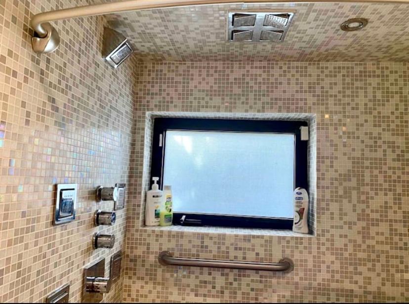 Entire Private Beautiful 2 Bedroom Den House With Gated Front&back Yard And Free Parking 10min Drive To *