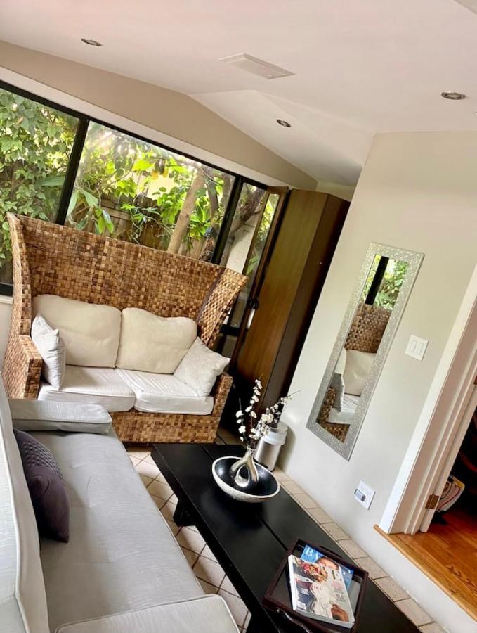 Ferienhaus Entire Private Beautiful 2 Bedroom Den House With Gated Front&back Yard And Free Parking 10min Drive To