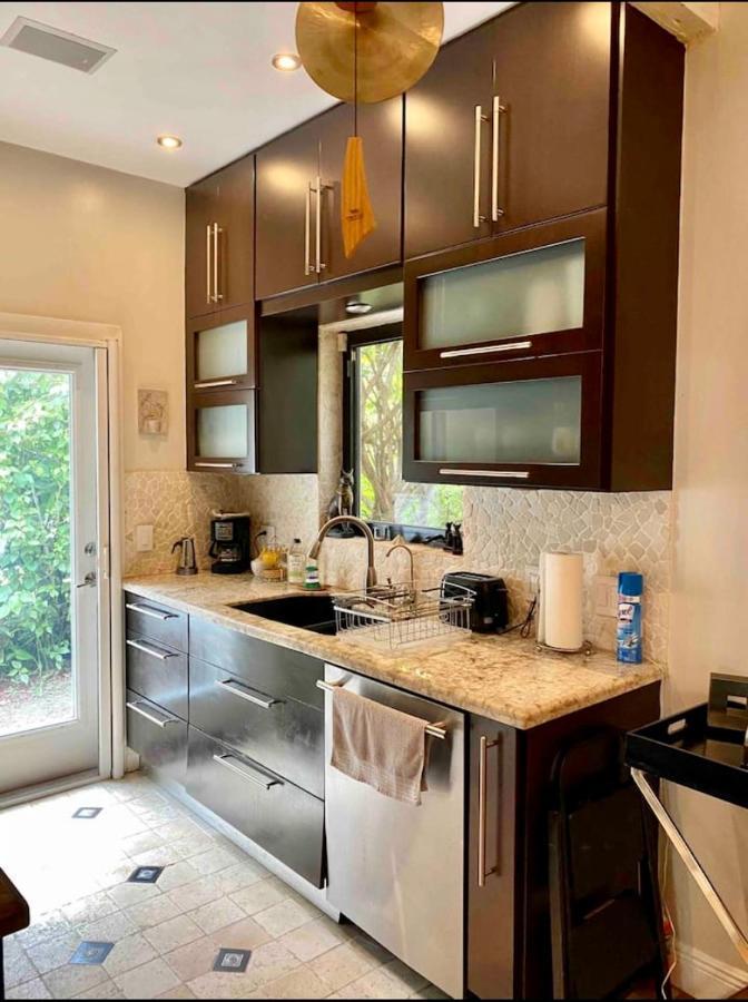 Entire Private Beautiful 2 Bedroom Den House With Gated Front&back Yard And Free Parking 10min Drive To *